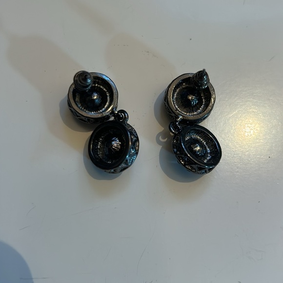 Faux jet and gunmetal earrings - Picture 3 of 5